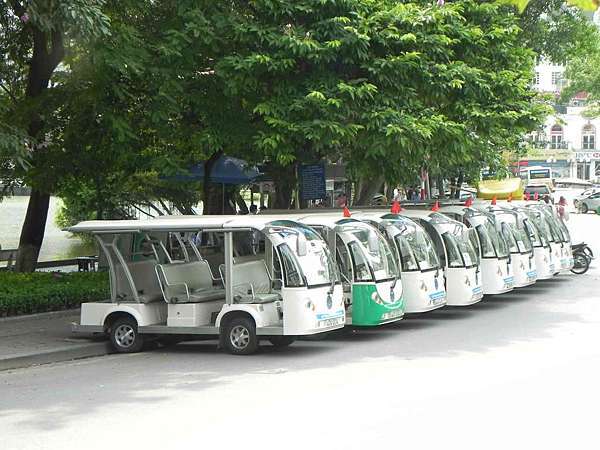 電瓶車遊36條古街區